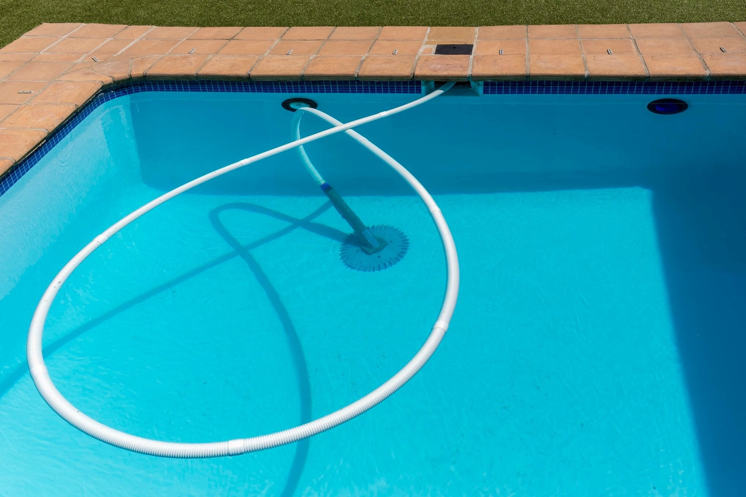 How Do Automatic Pool Cleaners Work?